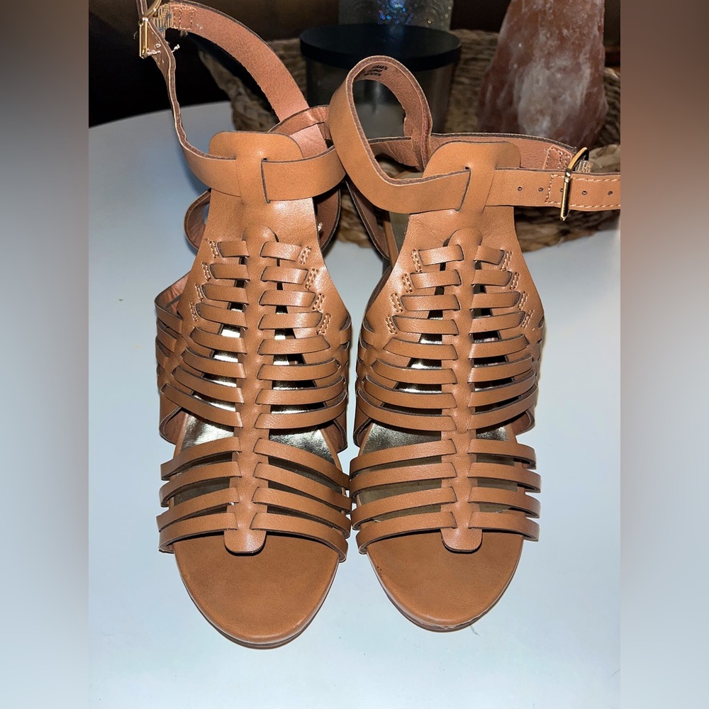 ✰ Tan Strapped Heels ✰